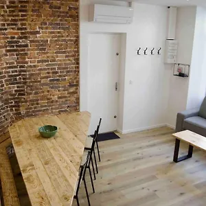Another Brick In The In Sleeps 9 , Paris France