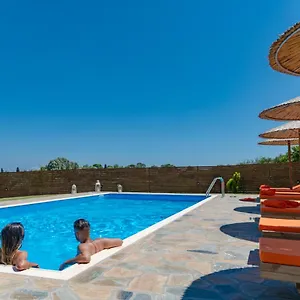 Antia , Metaxata Greece